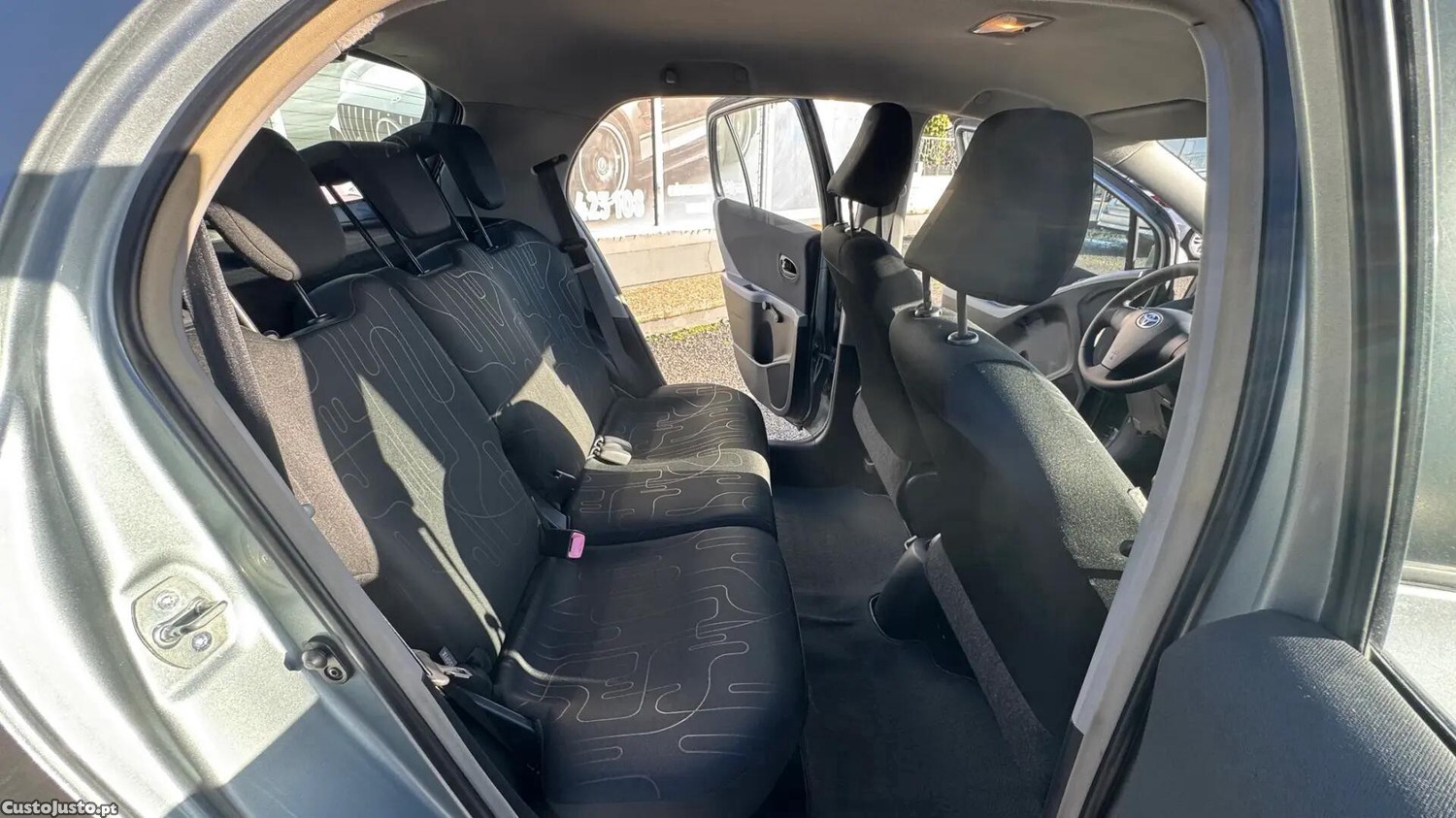 Toyota Yaris 1.0 VVT-i Comfort+AC — fotografia 10