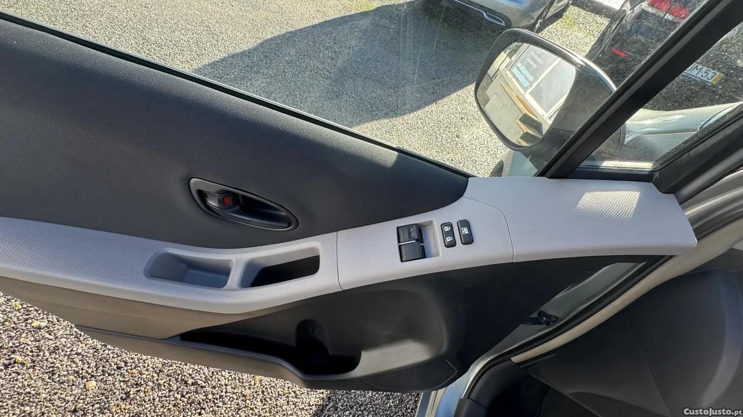 Toyota Yaris 1.0 VVT-i Comfort+AC — fotografia 17