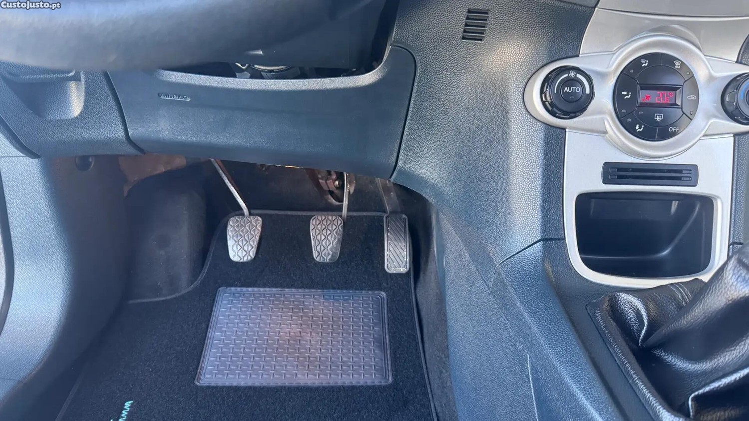 Ford Fiesta 1.4 TDCI Titanium — fotografia 15
