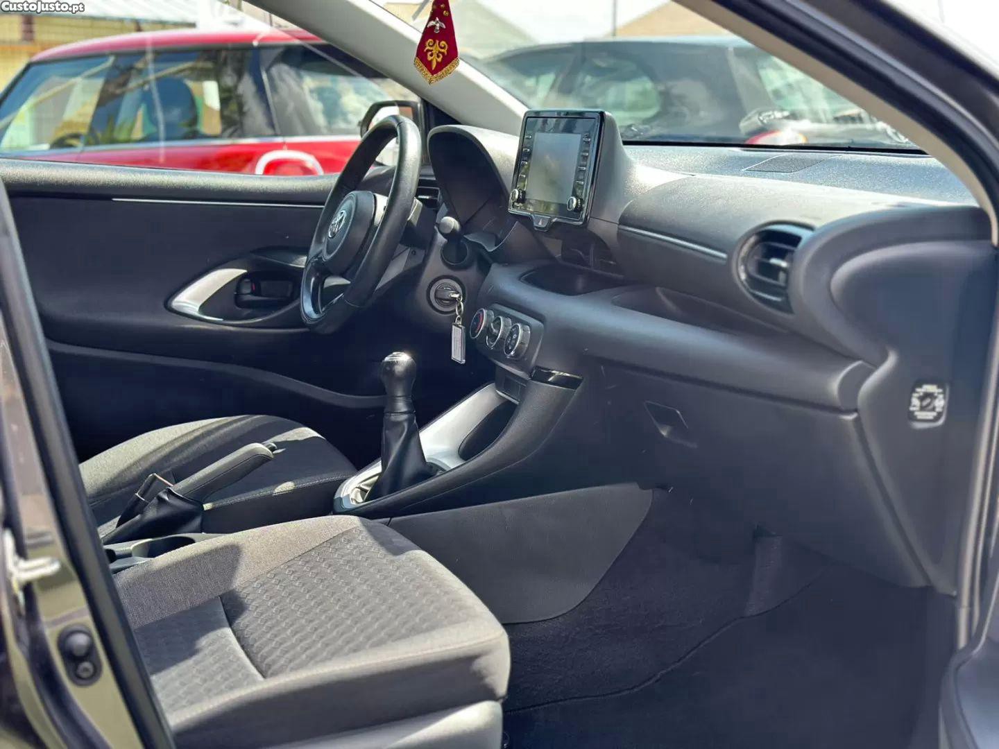 Toyota Yaris 1.0 vvt-i exclusive — fotografia 8