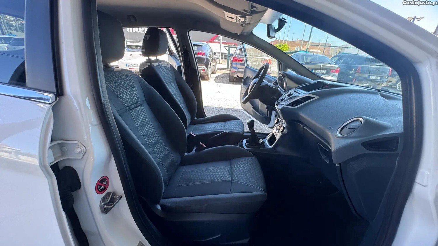 Ford Fiesta 1.4 TDCI Titanium — fotografia 6