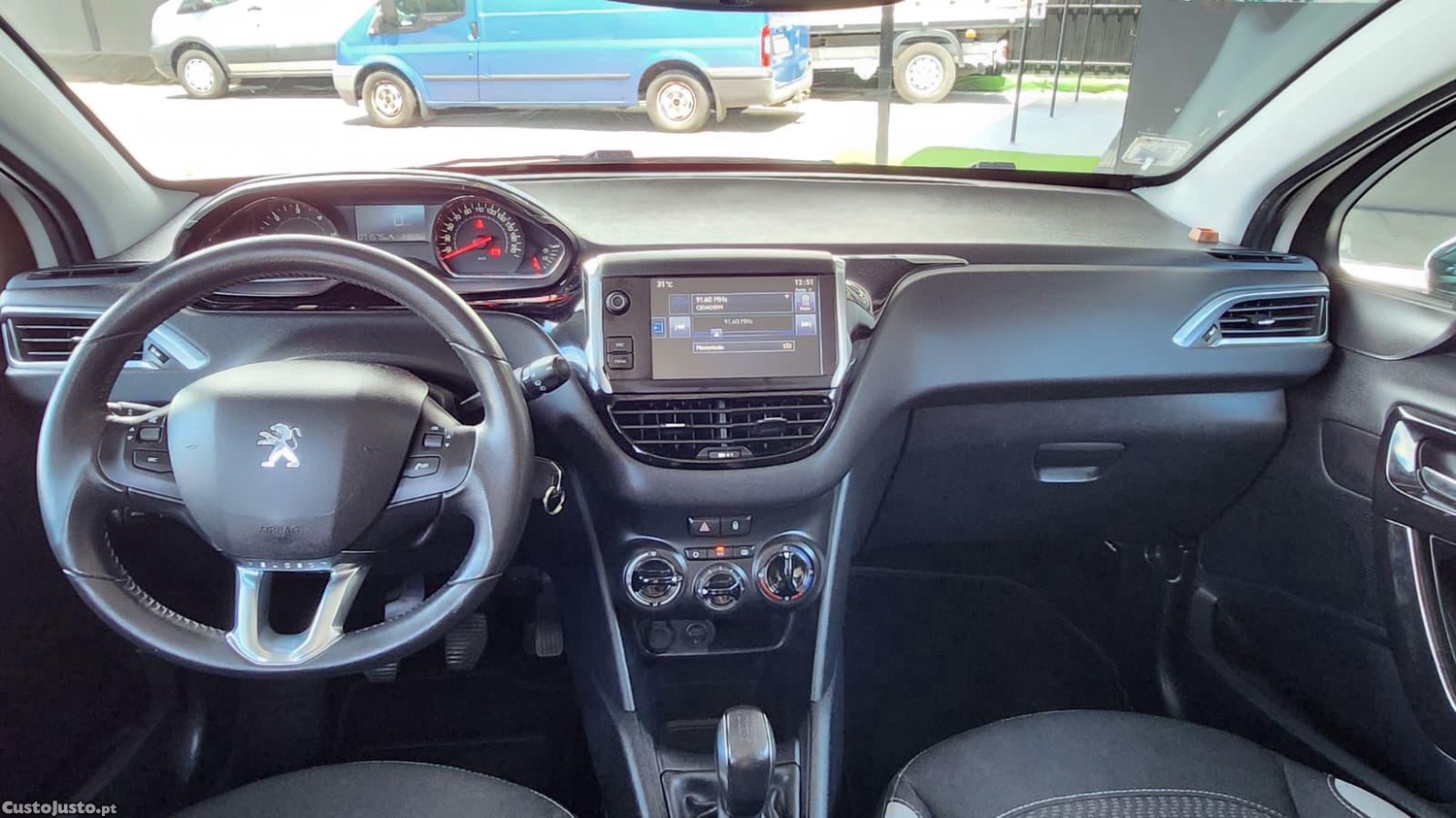 Peugeot 208 1.4 hdi — fotografia 3