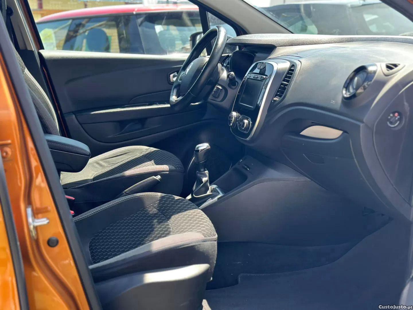Renault Captur 0.9 tce exclusive — fotografia 8