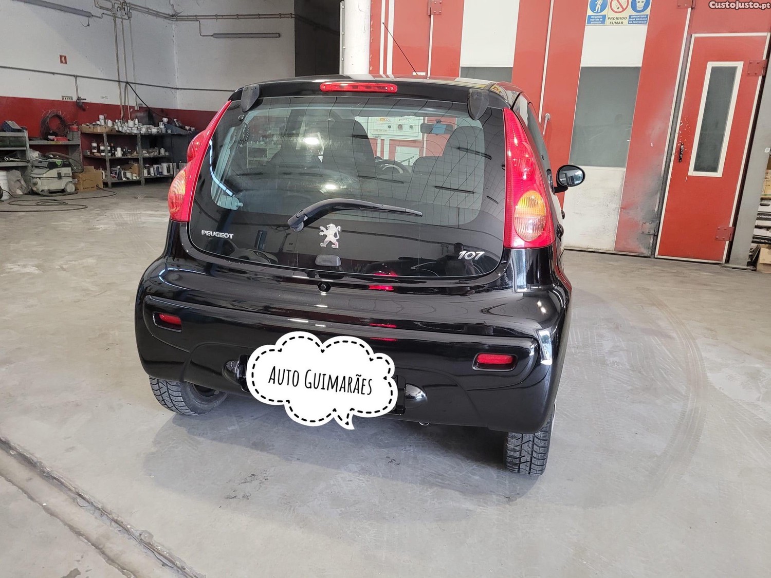 Peugeot 107 1.0 Gasolina - Ar condicionado - 4 Lugares — fotografia 2