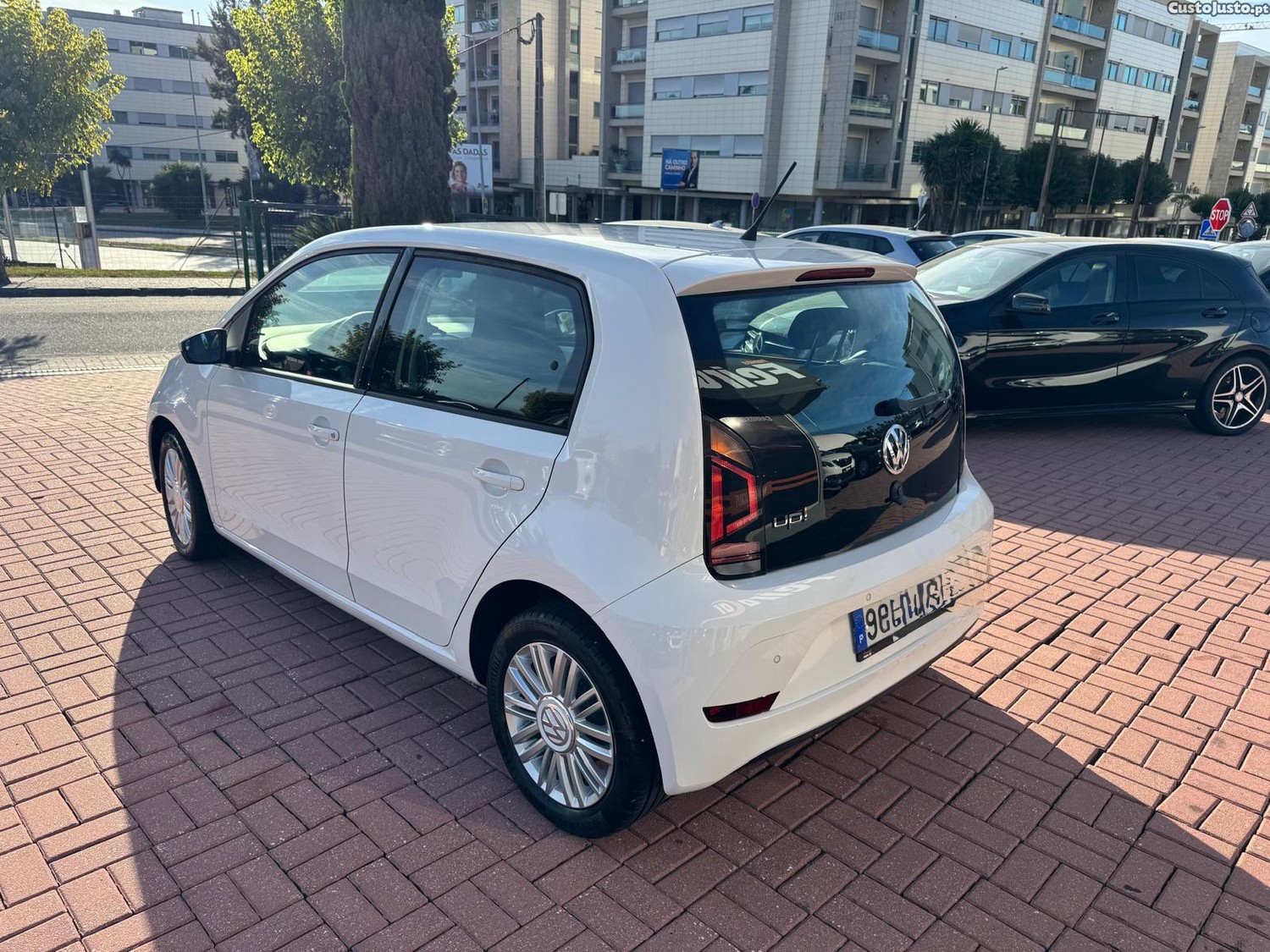 Volkswagen Up! 1.0 MoveAuto — fotografia 18