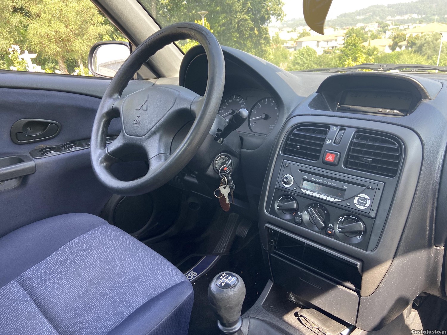 Mitsubishi Carisma 1.3 — fotografia 3