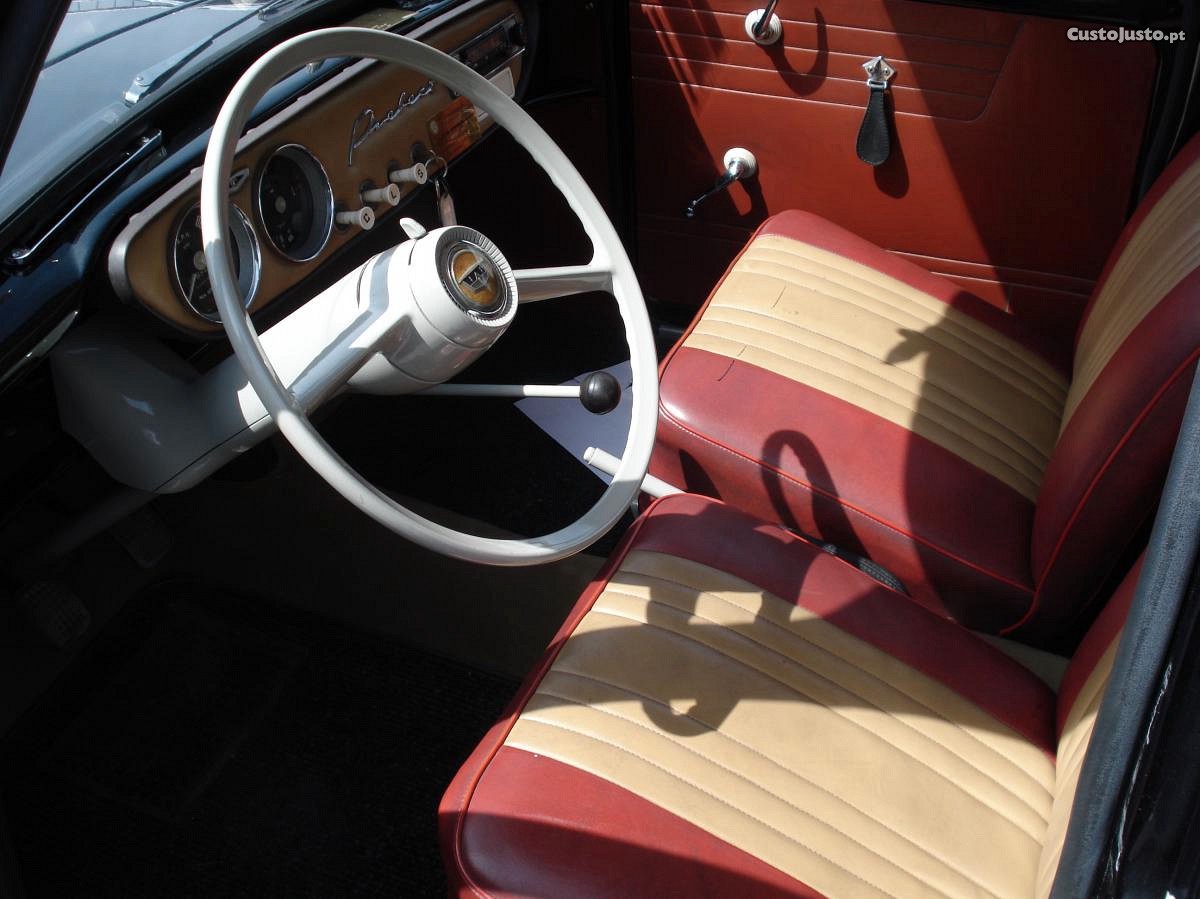 Foor Door Saloon — photo 3
