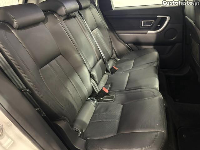 Land Rover Discovery Sport 2.0 TD4 HSE Luxury AWD — fotografia 2