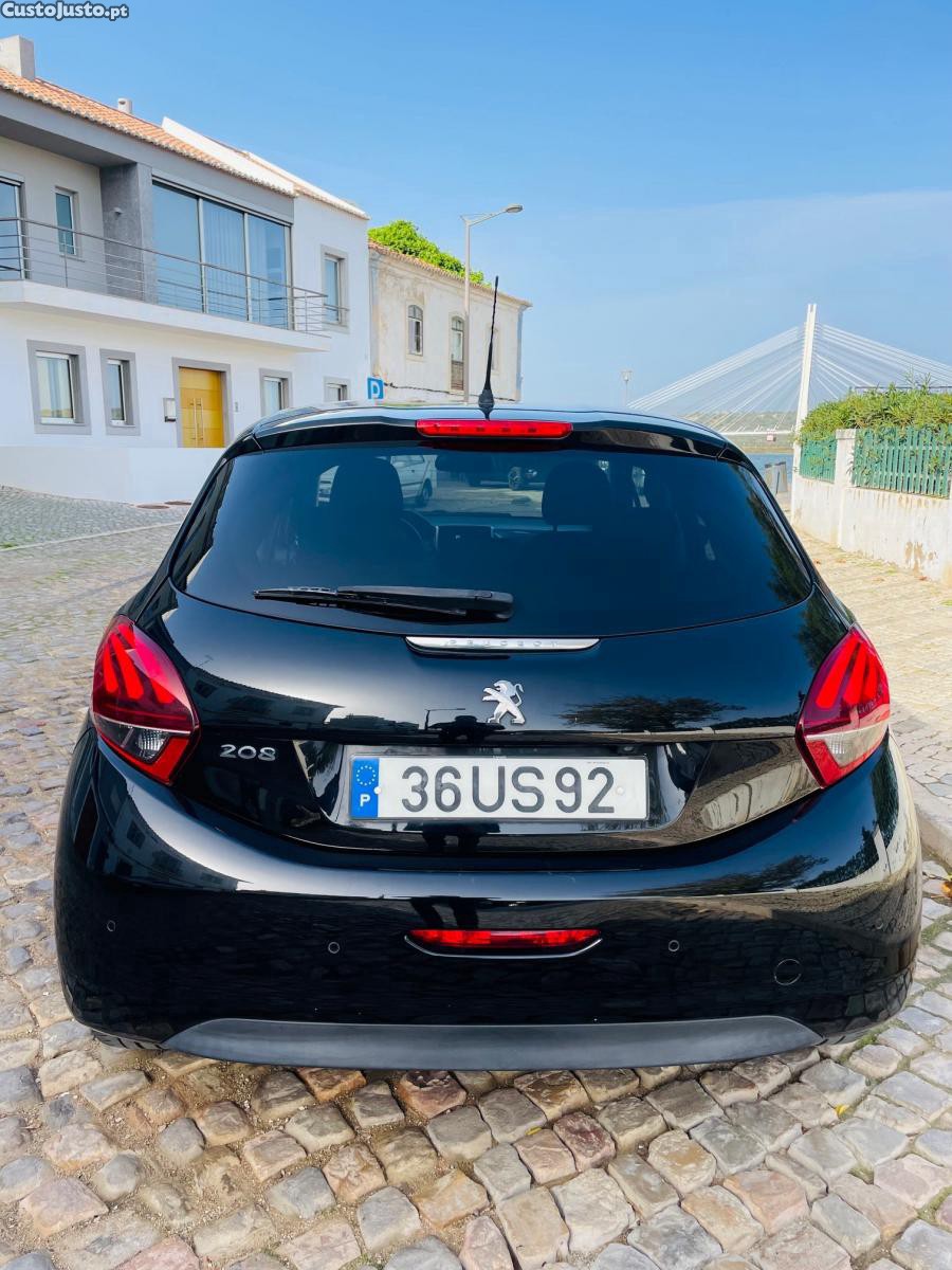 Peugeot 208 1.6 HDI STYLE - 18 foto 4