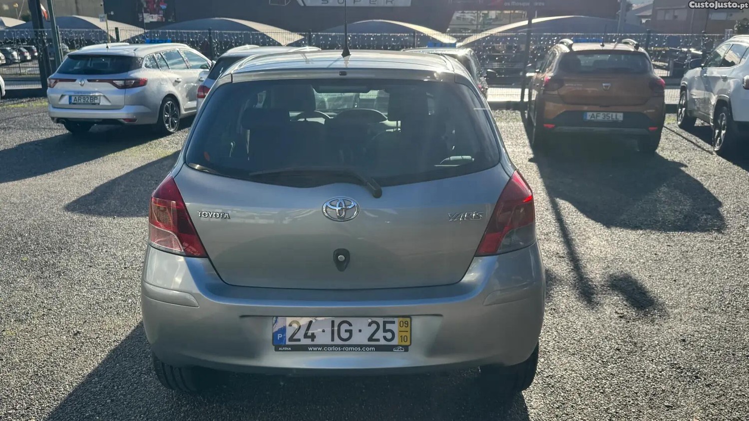 Toyota Yaris 1.0 VVT-i Comfort+AC — fotografia 24