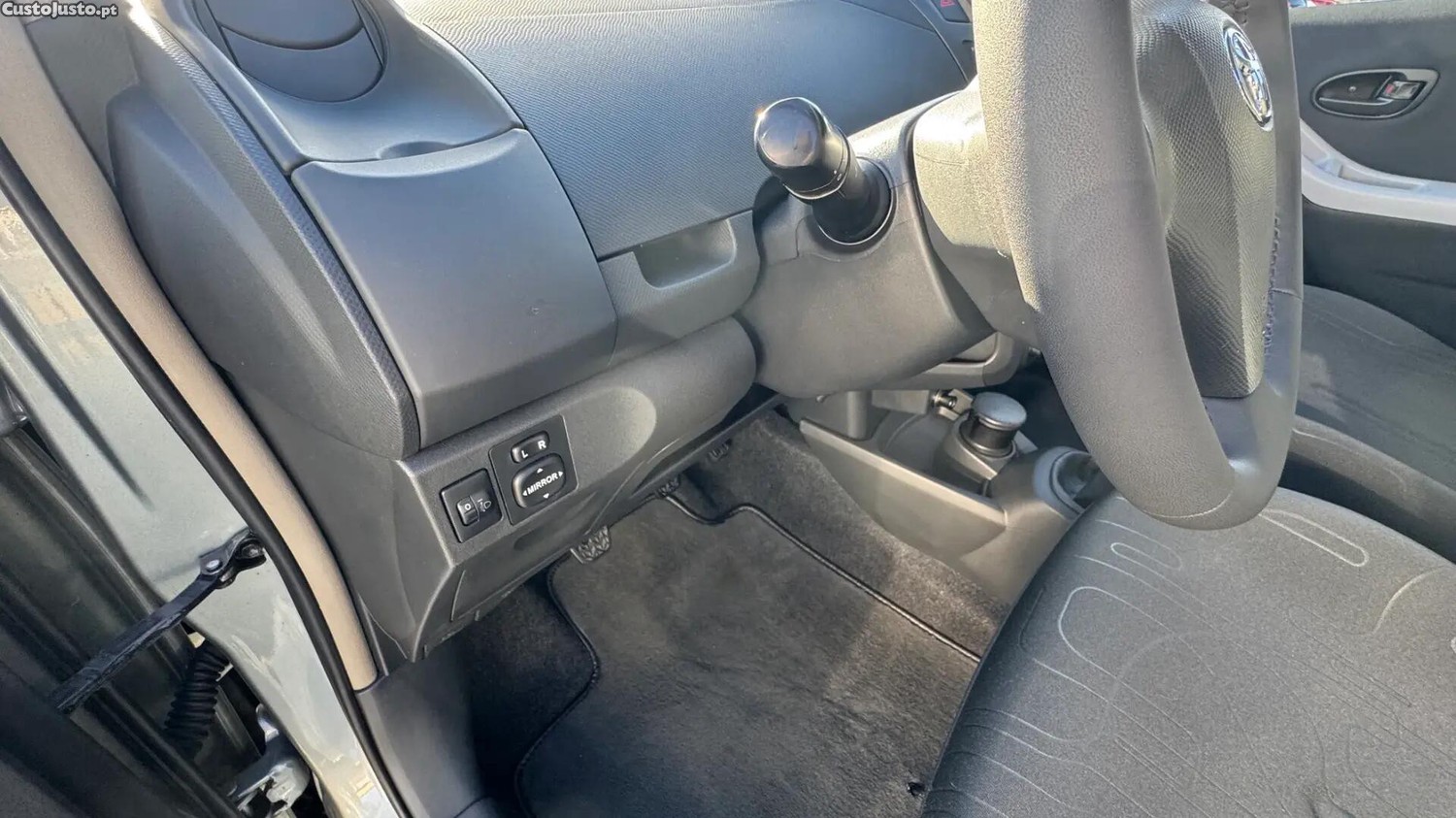 Toyota Yaris 1.0 VVT-i Comfort+AC — fotografia 16