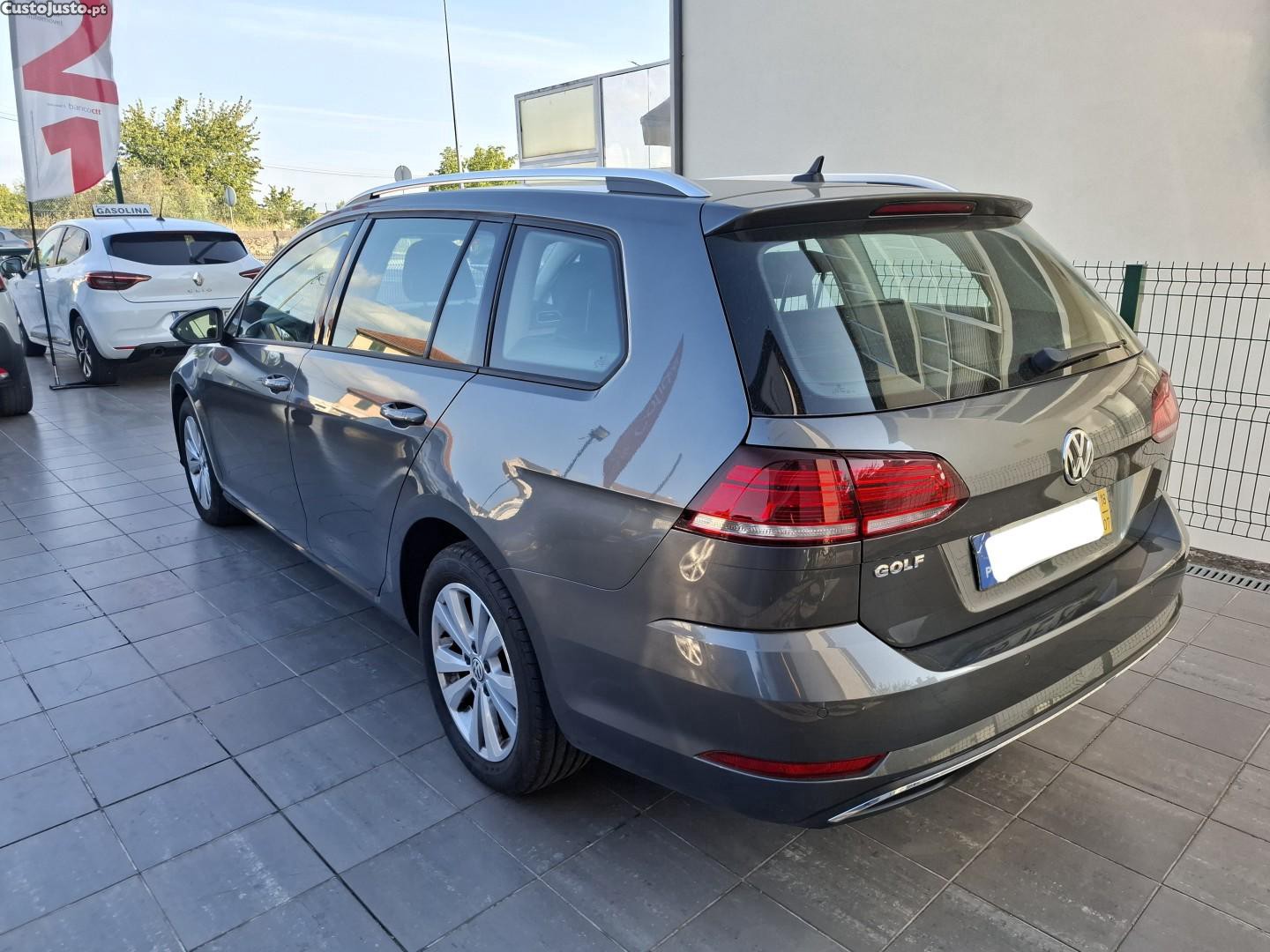 Volkswagen Golf 1.6 TDi Confortline — fotografia 16