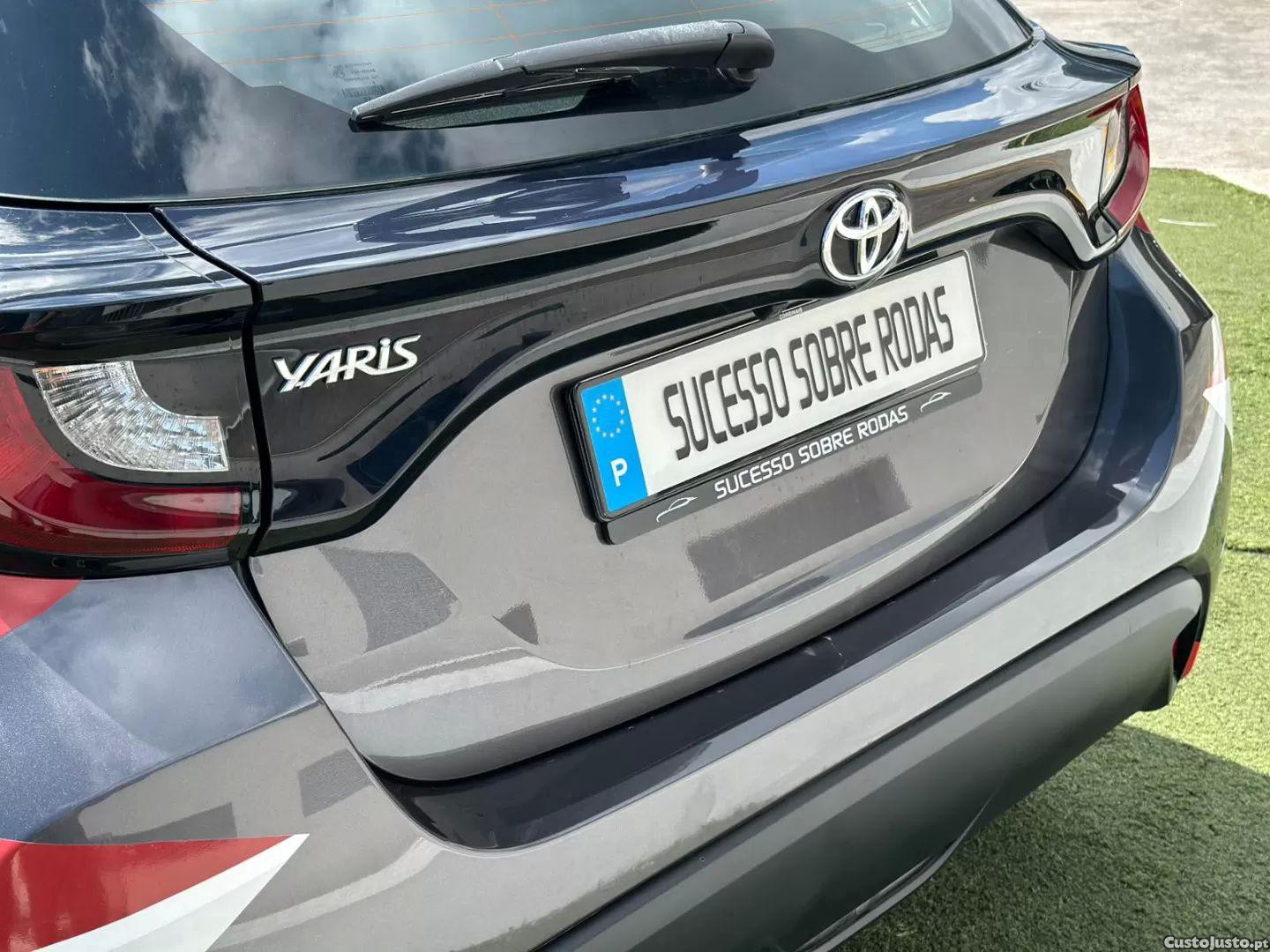 Toyota Yaris 1.0 vvt-i exclusive — fotografia 9