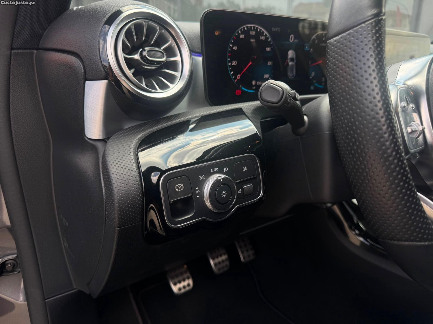 Mercedes-Benz A 180 AMG LINE ECRA FULL LED — fotografia 9