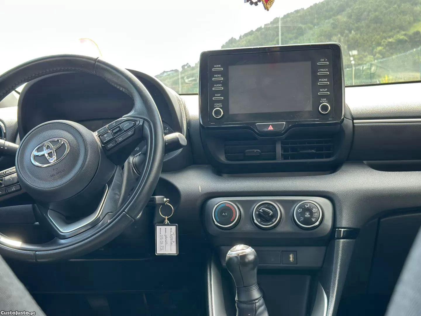 Toyota Yaris 1.0 vvt-i exclusive — fotografia 5