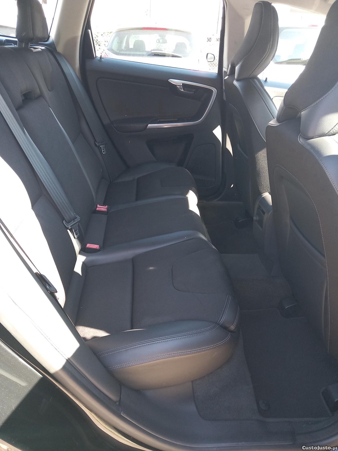 Volvo XC 60 D4 — fotografia 3