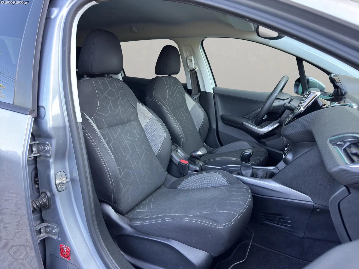 Peugeot 2008 1.2 PureTech Style — fotografia 2