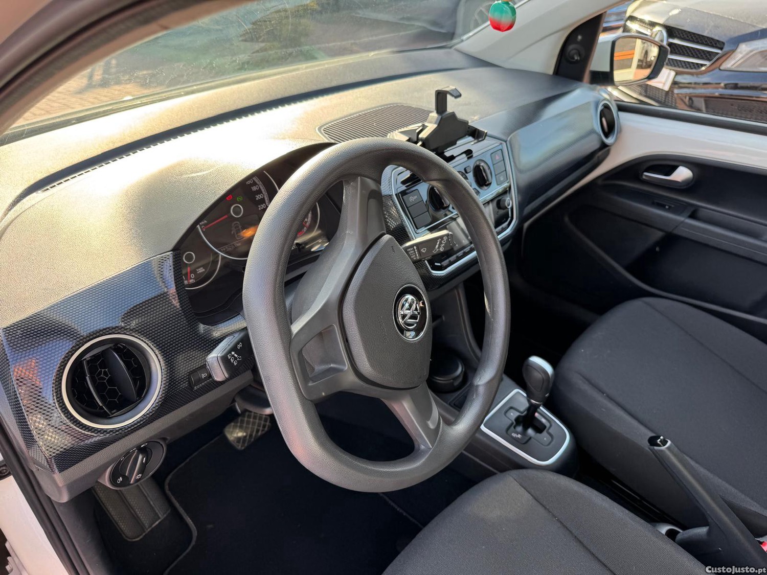 Volkswagen Up! 1.0 MoveAuto — fotografia 17