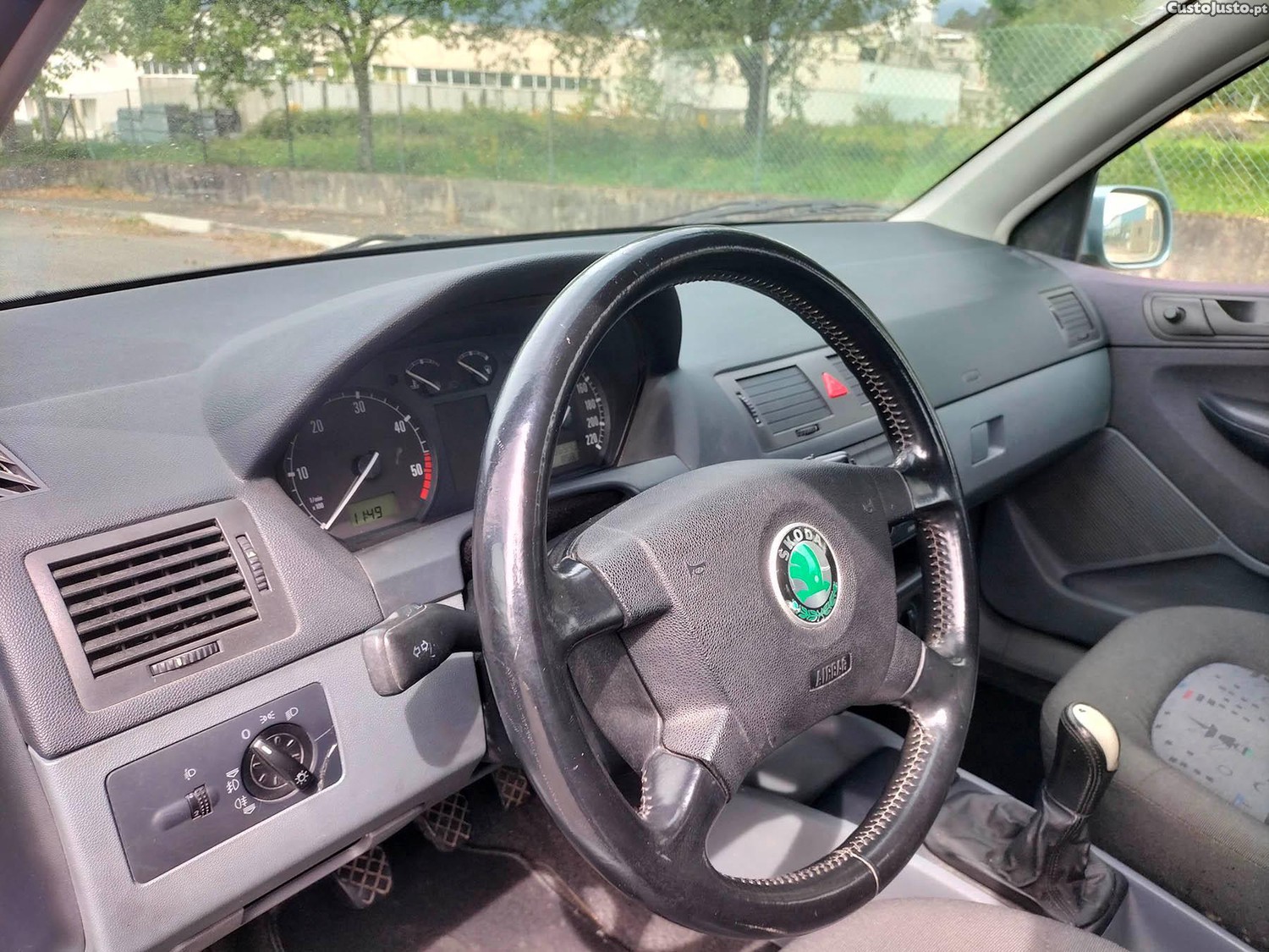 Skoda Fabia Break 1.4TDI — fotografia 6