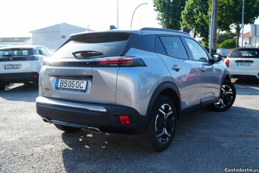 Peugeot 2008 PureTech 130 EAT8 Al — fotografia 12