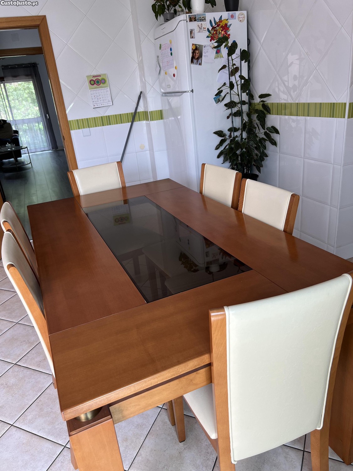 Mesa de sala com 6 cadeiras