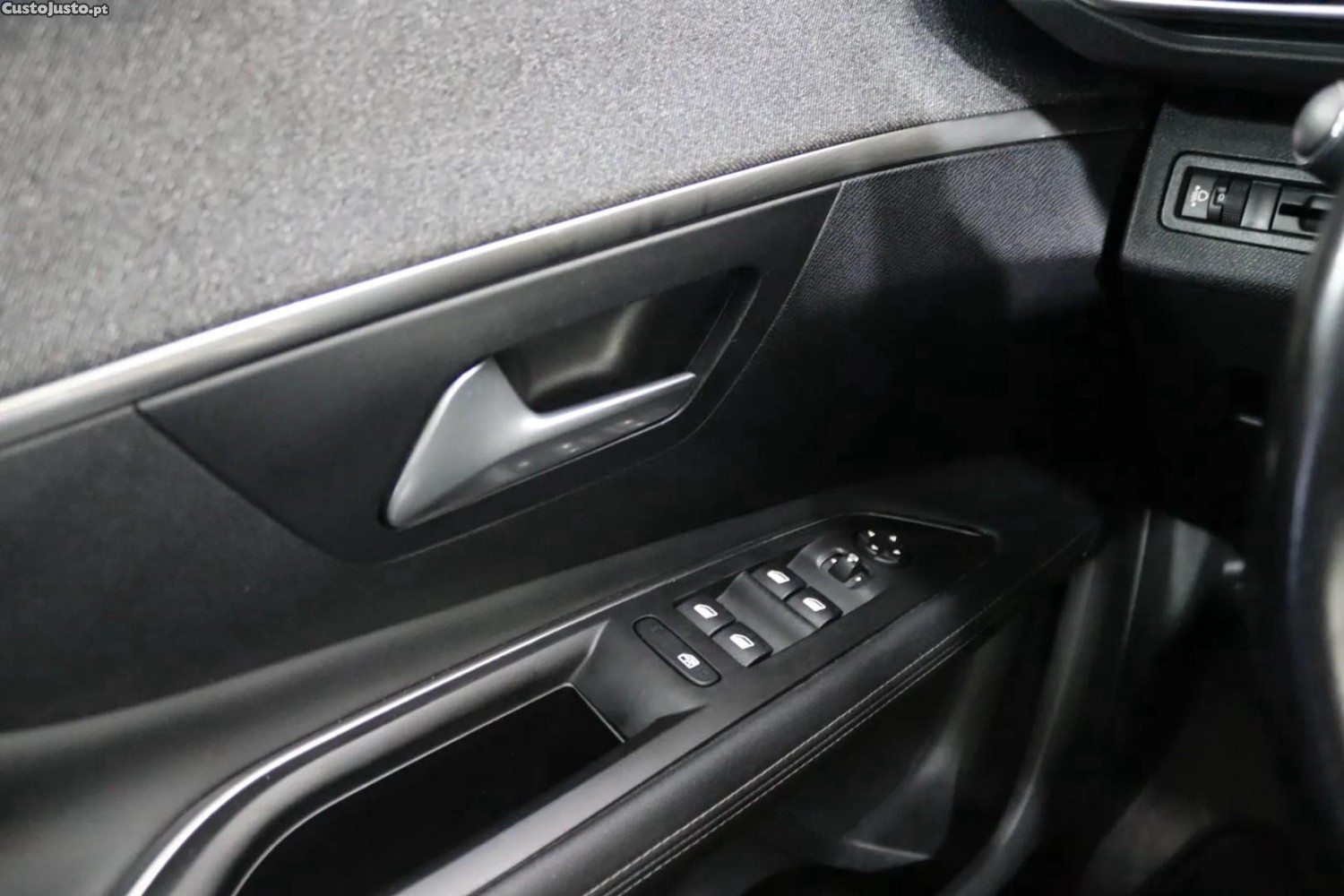 Peugeot 3008 1.2 PureTech Allure EAT8 — fotografia 6