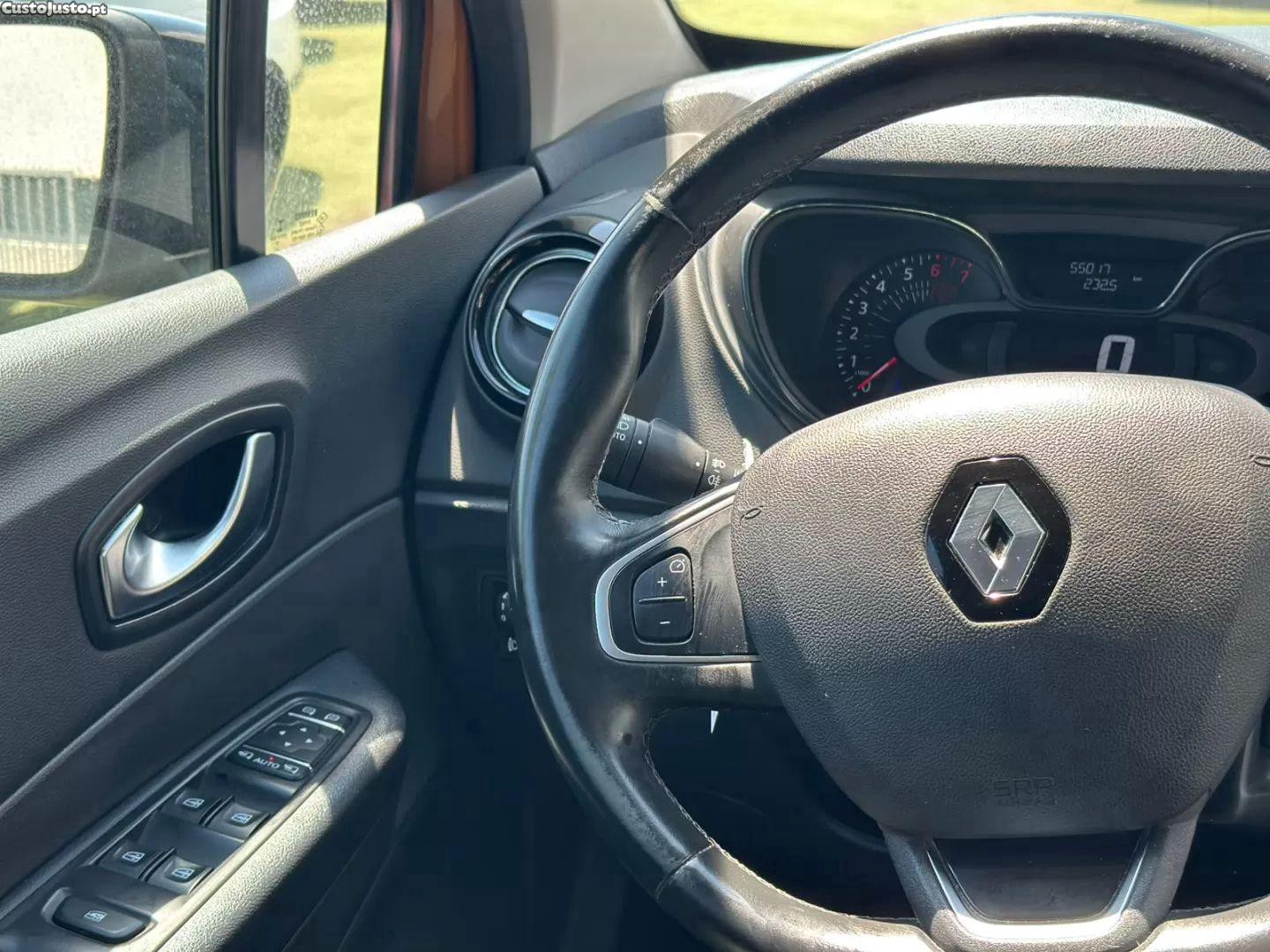 Renault Captur 0.9 tce exclusive — fotografia 3