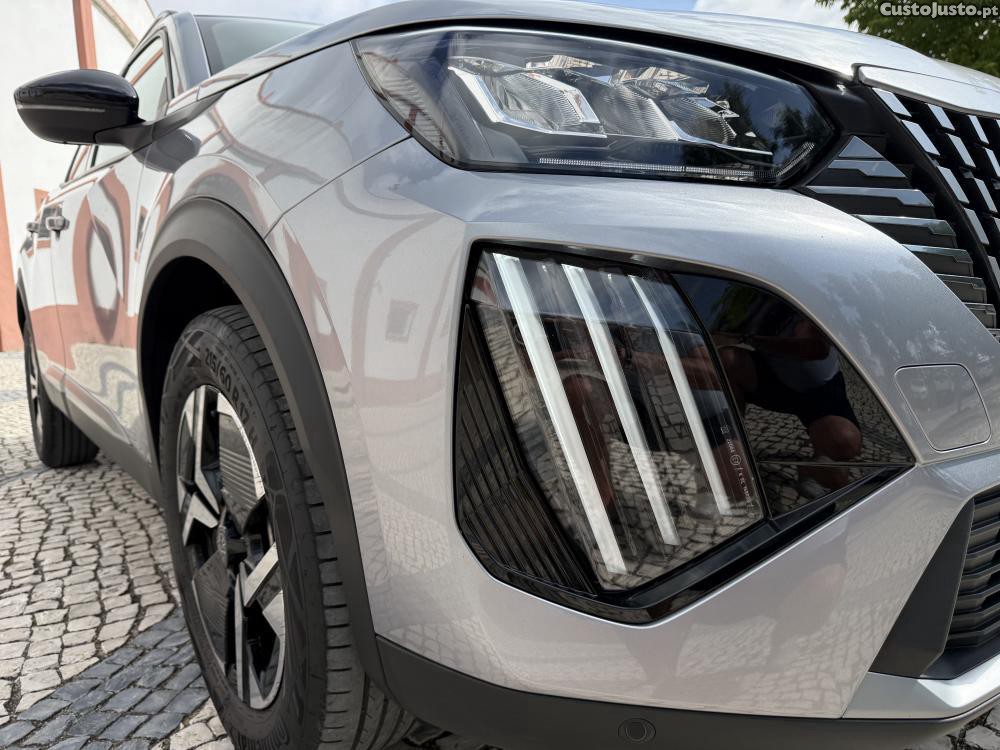 Peugeot 2008 1.2 Hybrid Allure e- — fotografia 12