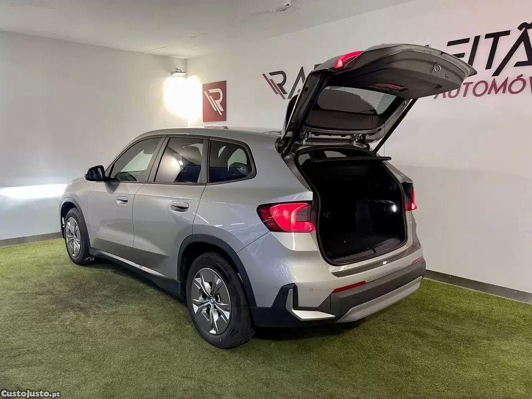 BMW iX1 Xdrive30 — fotografia 3