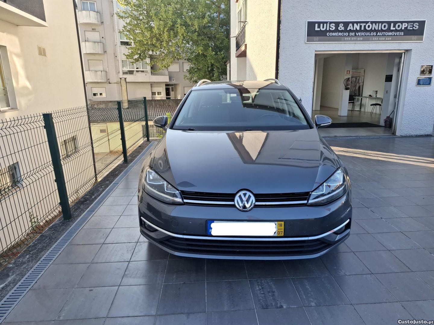Volkswagen Golf 1.6 TDi Confortline — fotografia 18