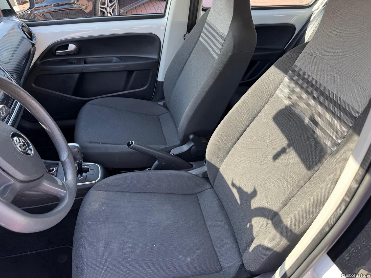 Volkswagen Up! 1.0 MoveAuto — fotografia 16