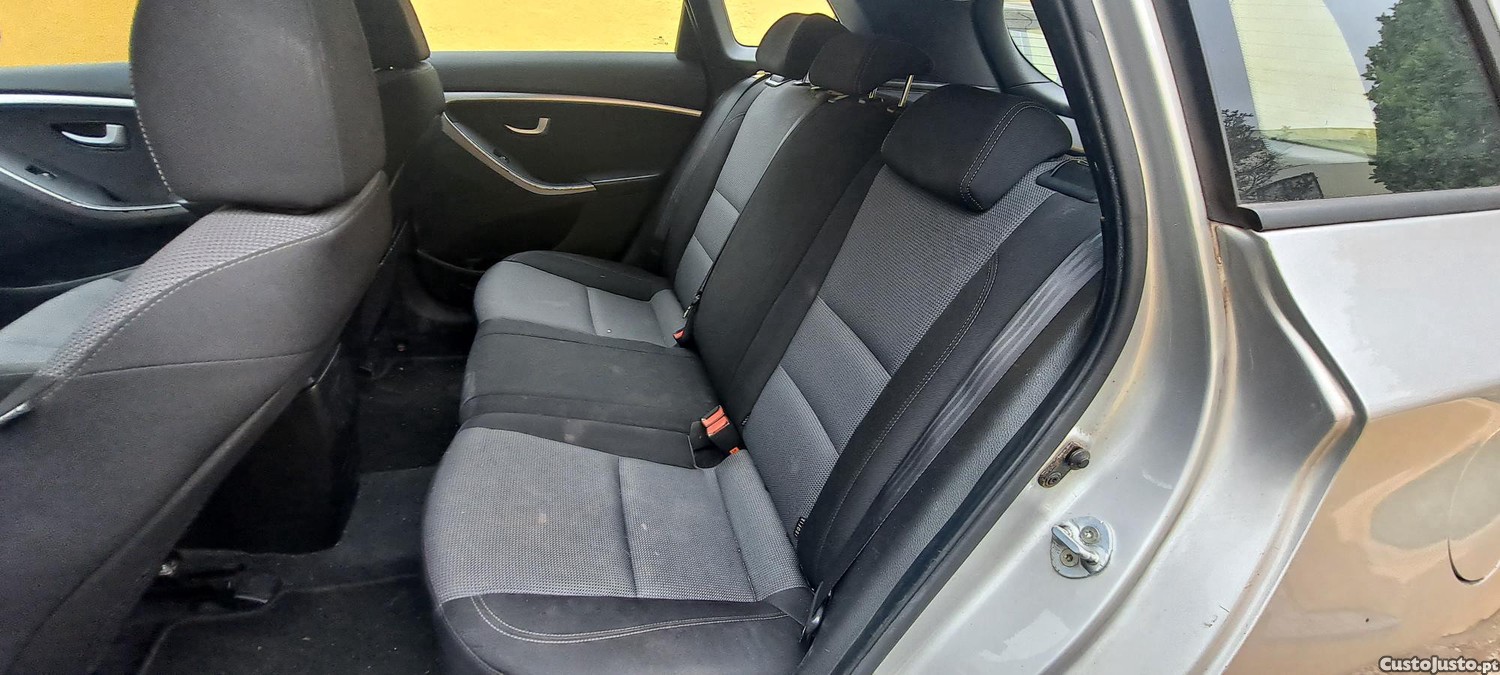 Hyundai i30 1.6 CRDI 110 Cv — fotografia 8