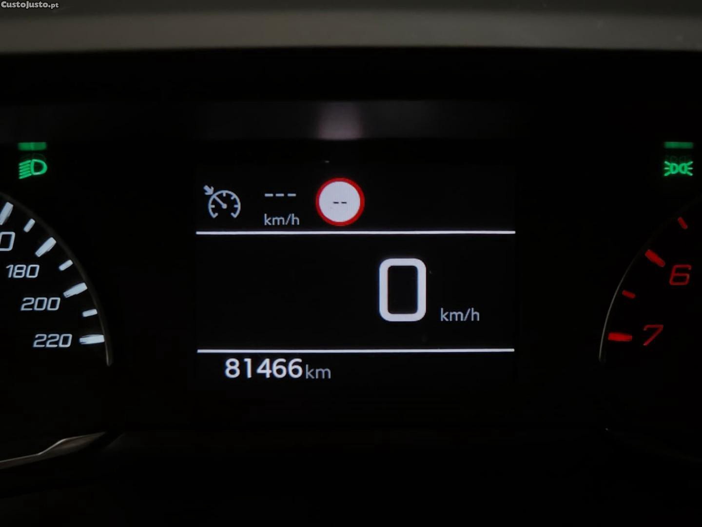 Peugeot 2008 PureTech 100 Allure — fotografia 8
