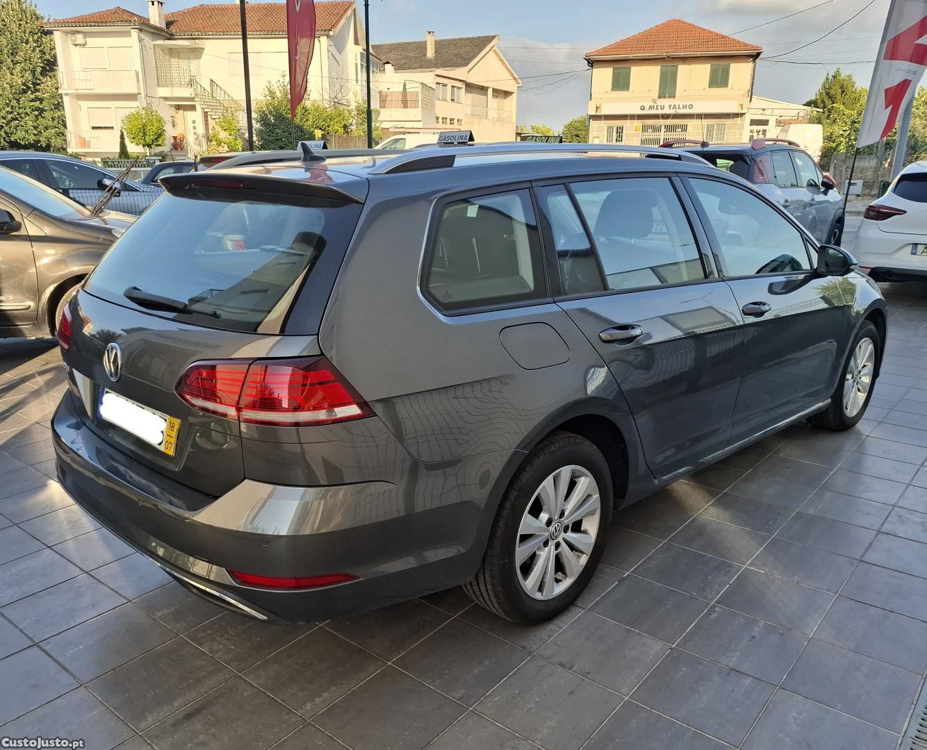 Volkswagen Golf 1.6 TDi Confortline — fotografia 15