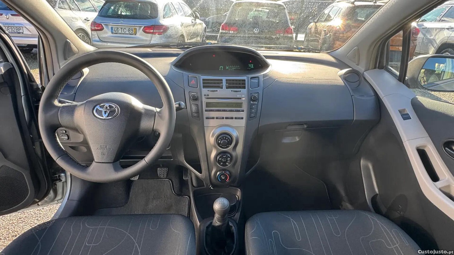 Toyota Yaris 1.0 VVT-i Comfort+AC — fotografia 5