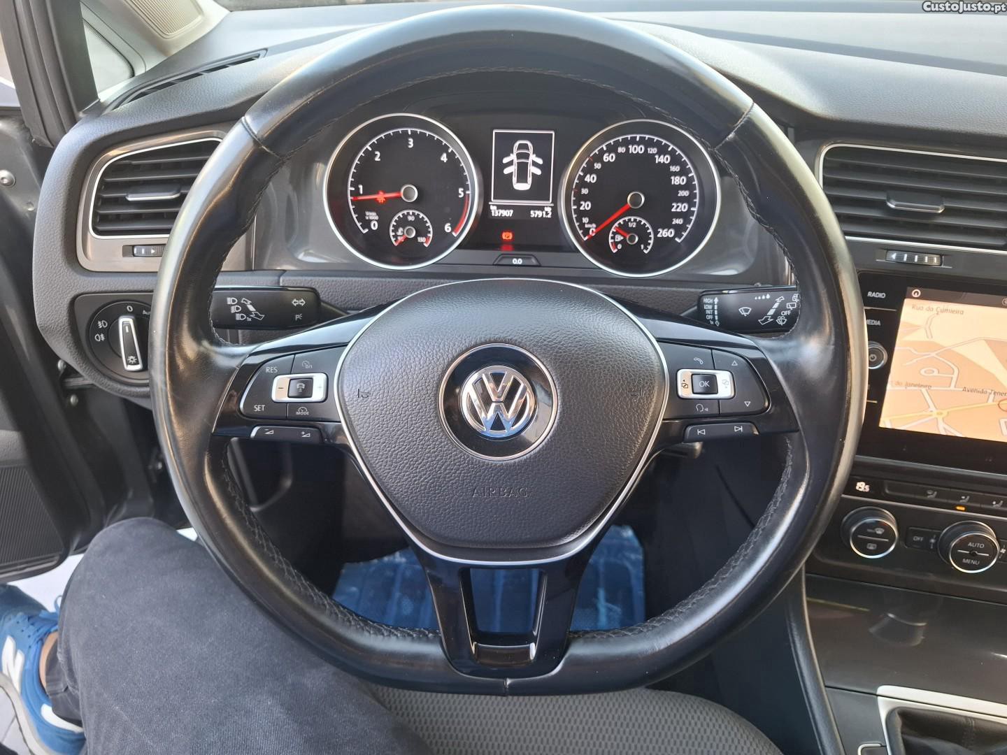 Volkswagen Golf 1.6 TDi Confortline — fotografia 6