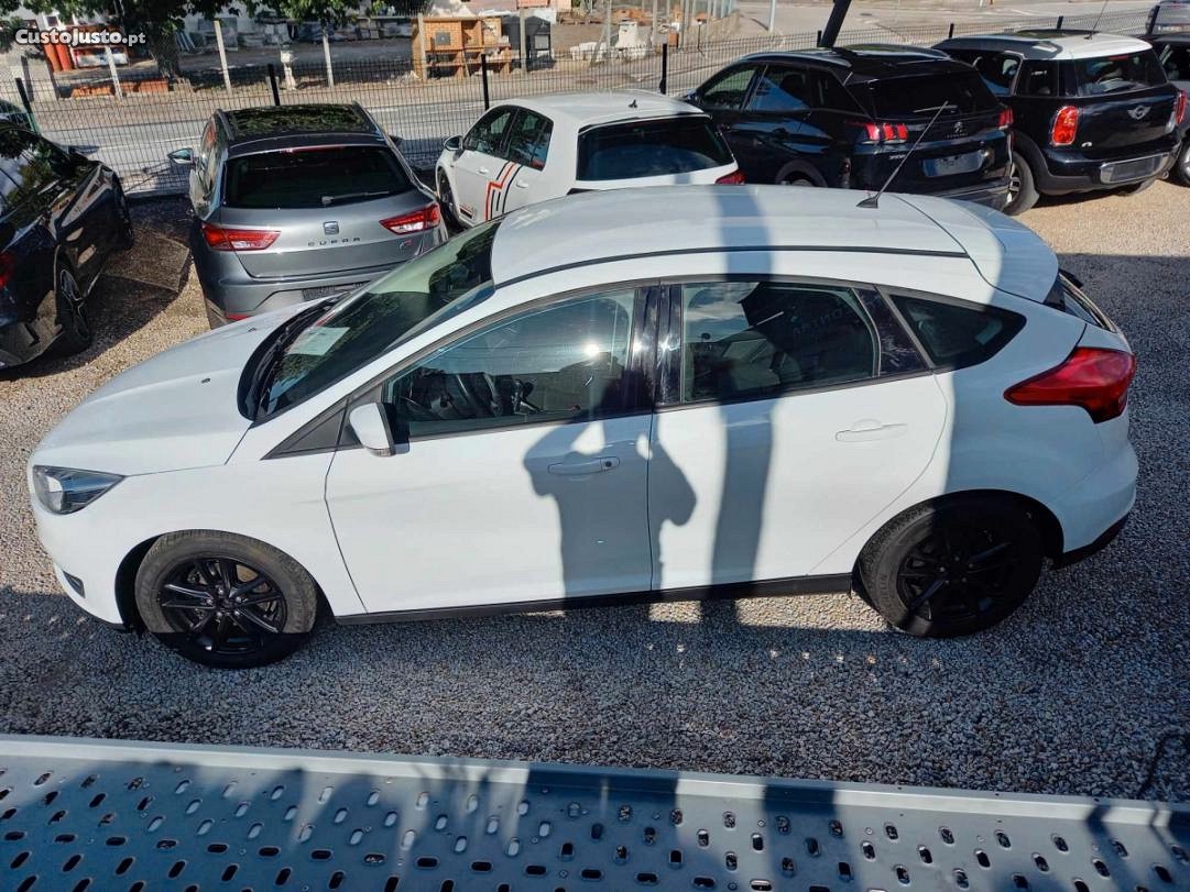 Ford Focus Trend+ Ecobost — fotografia 5