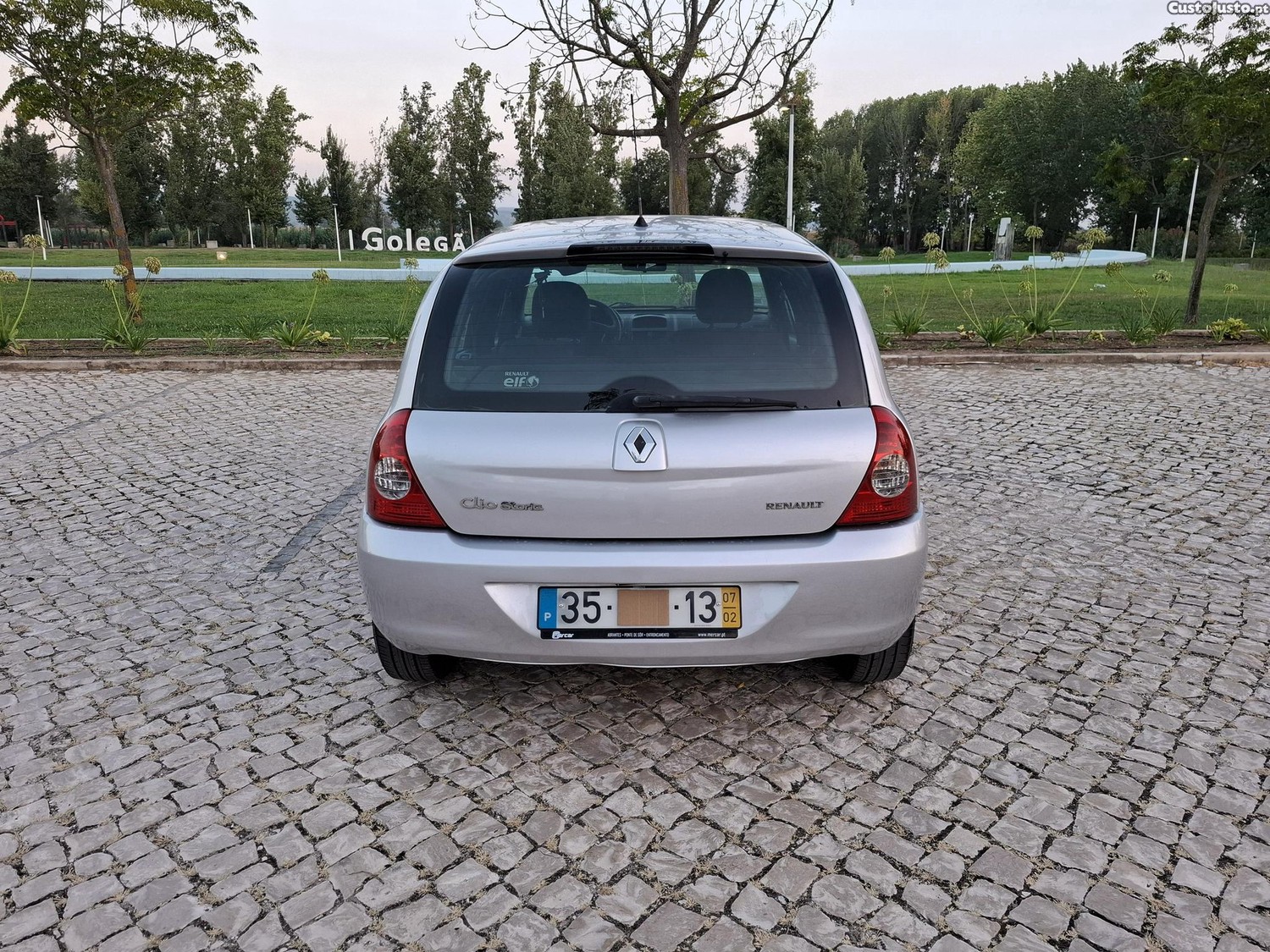 Renault Clio 1.2i AC — fotografia 15