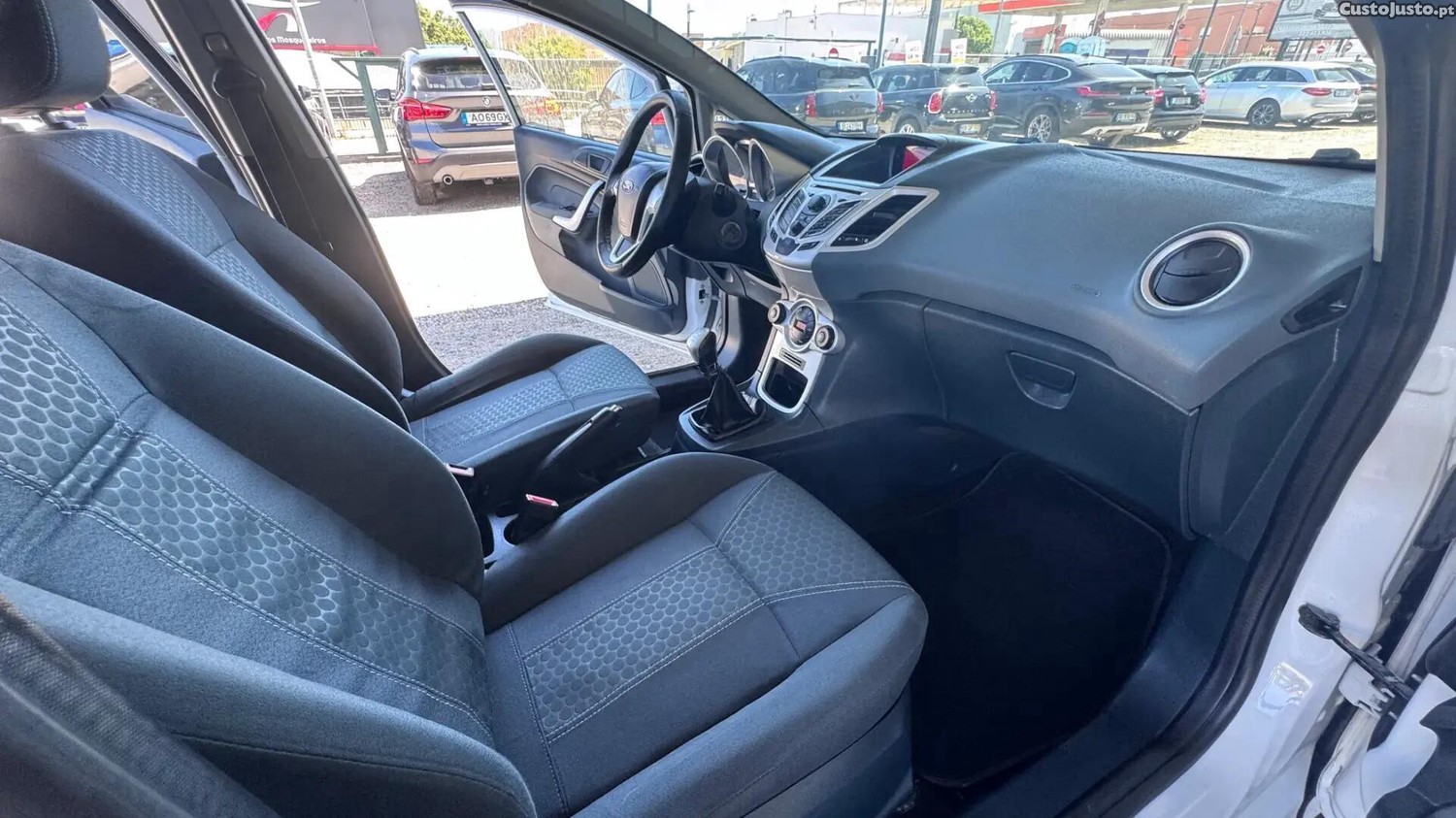 Ford Fiesta 1.4 TDCI Titanium — fotografia 3