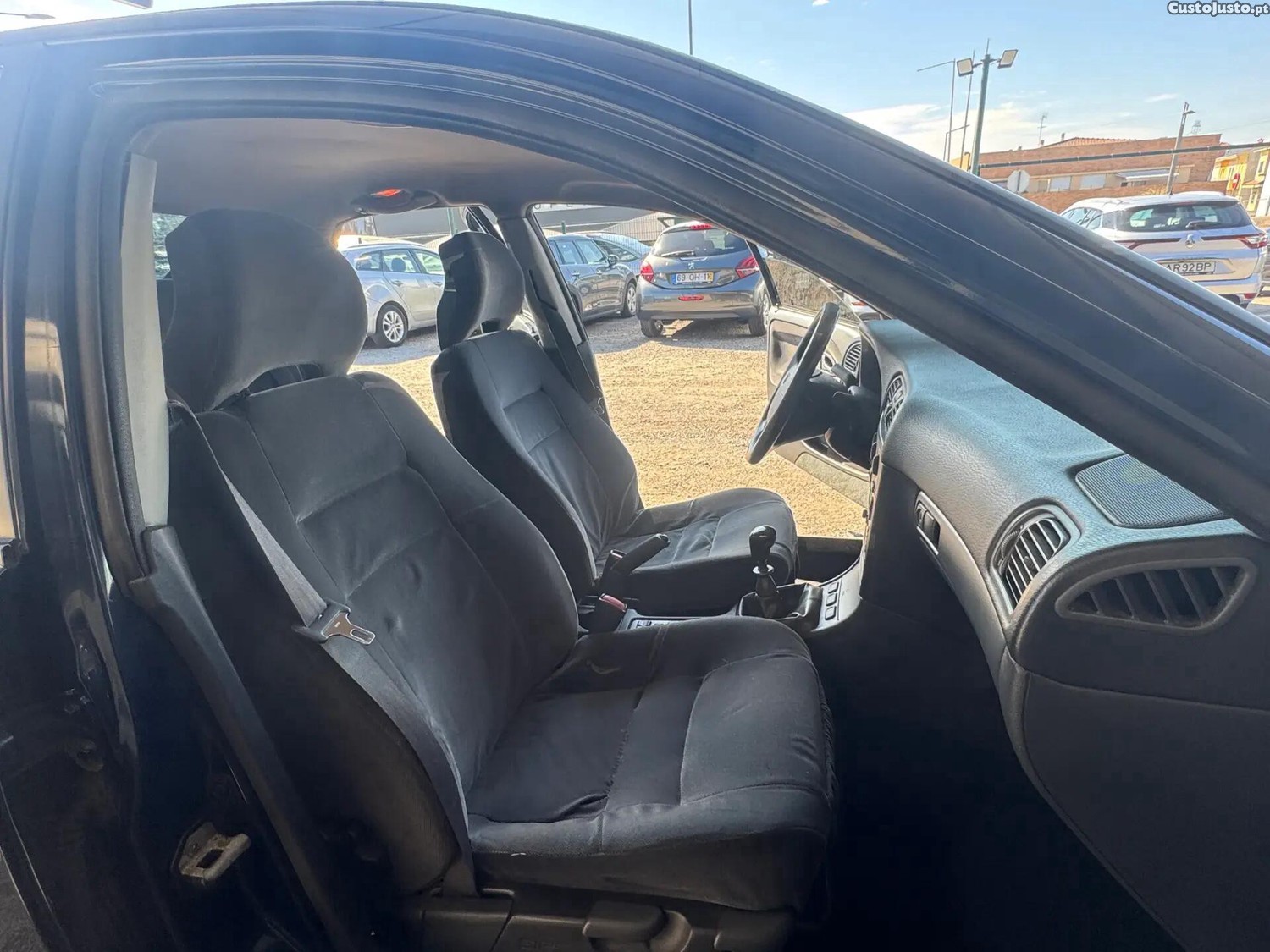 Volvo S40 1.6 — fotografia 12