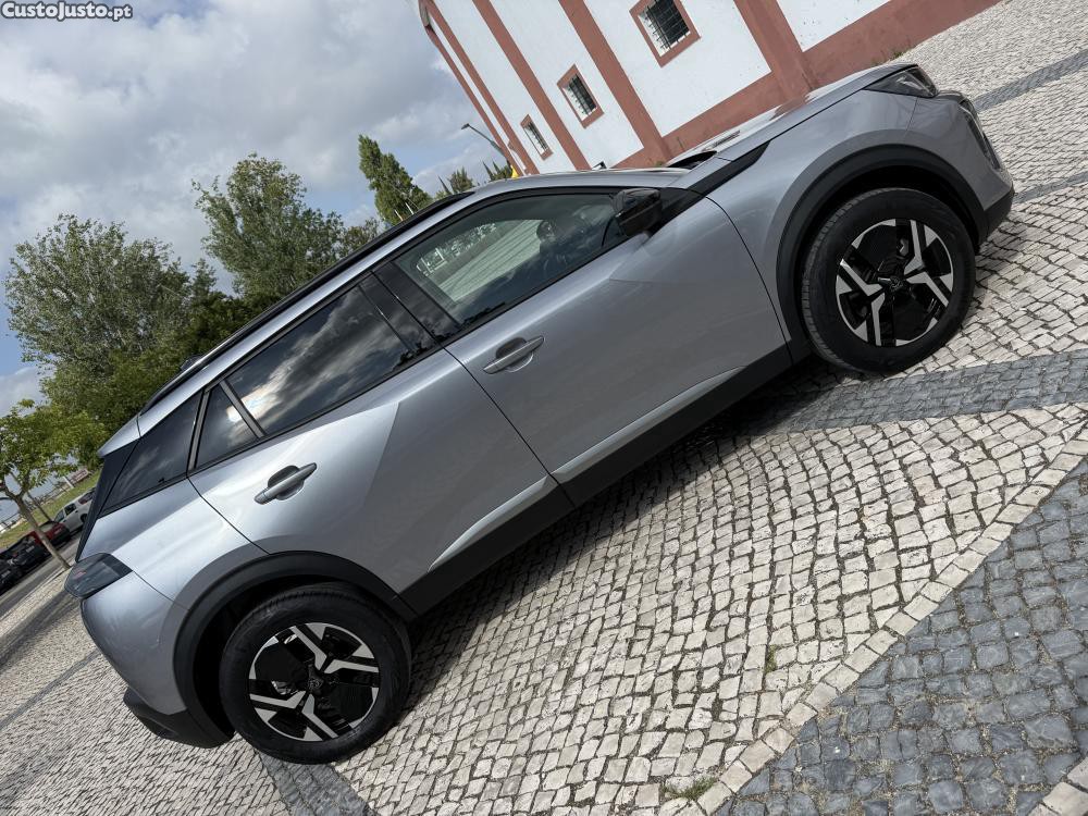 Peugeot 2008 1.2 Hybrid Allure e- — fotografia 9