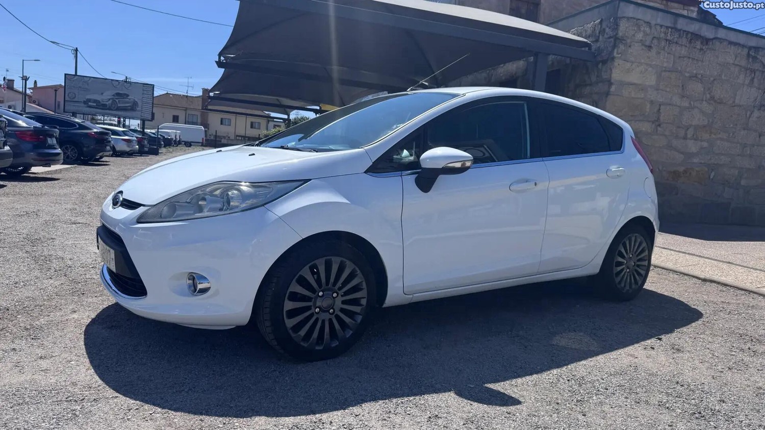 Ford Fiesta 1.4 TDCI Titanium — fotografia 30