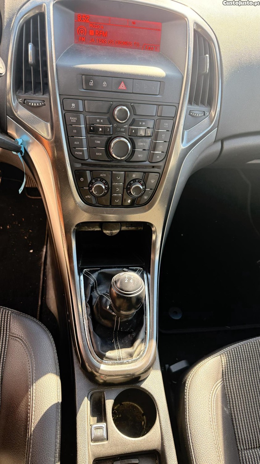 Opel Astra J Sports Tourer 1.7 CDTI de 2011 — fotografia 4