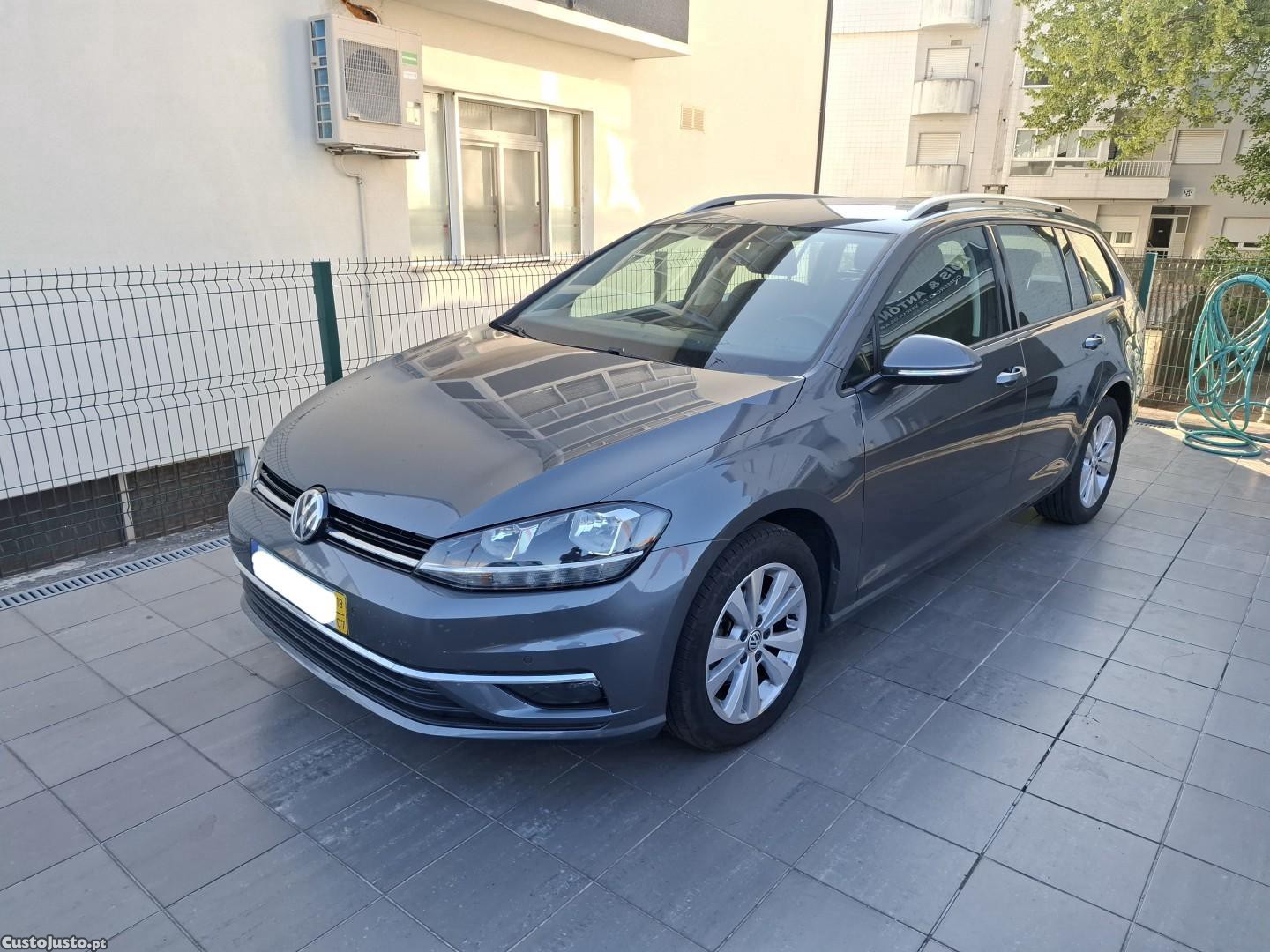 Volkswagen Golf 1.6 TDi Confortline — fotografia 17