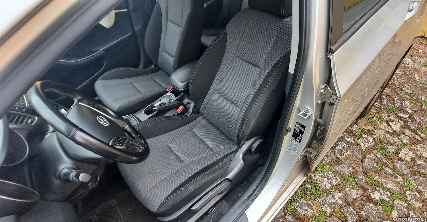 Hyundai i30 1.6 CRDI 110 Cv — fotografia 6