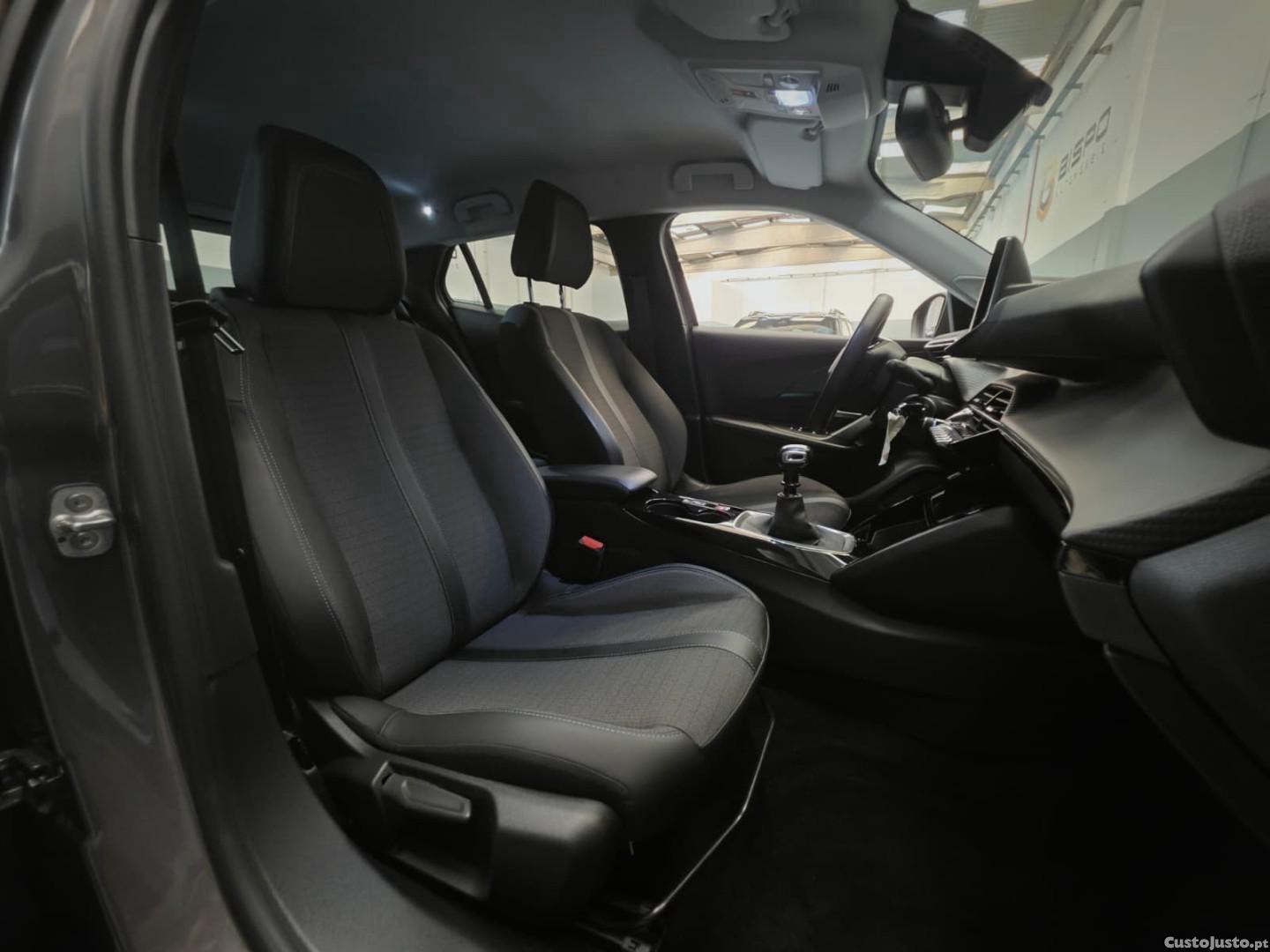 Peugeot 2008 PureTech 100 Allure — fotografia 4