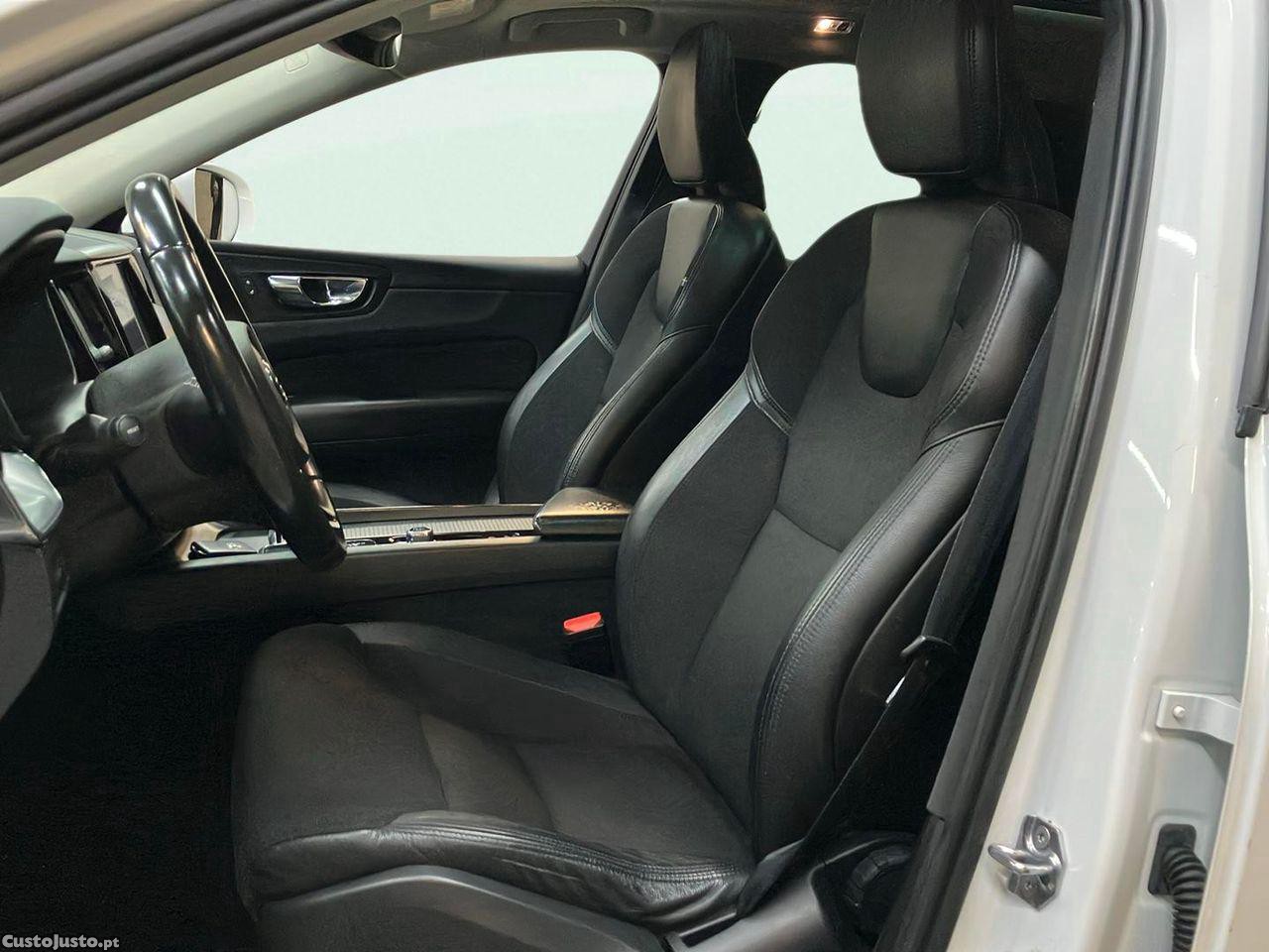 Volvo XC 60 2.0 T8 PHEV Momentum AWD — fotografia 11