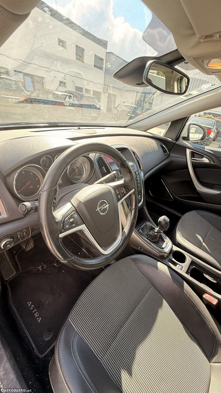 Opel Astra J Sports Tourer 1.7 CDTI de 2011 — fotografia 7