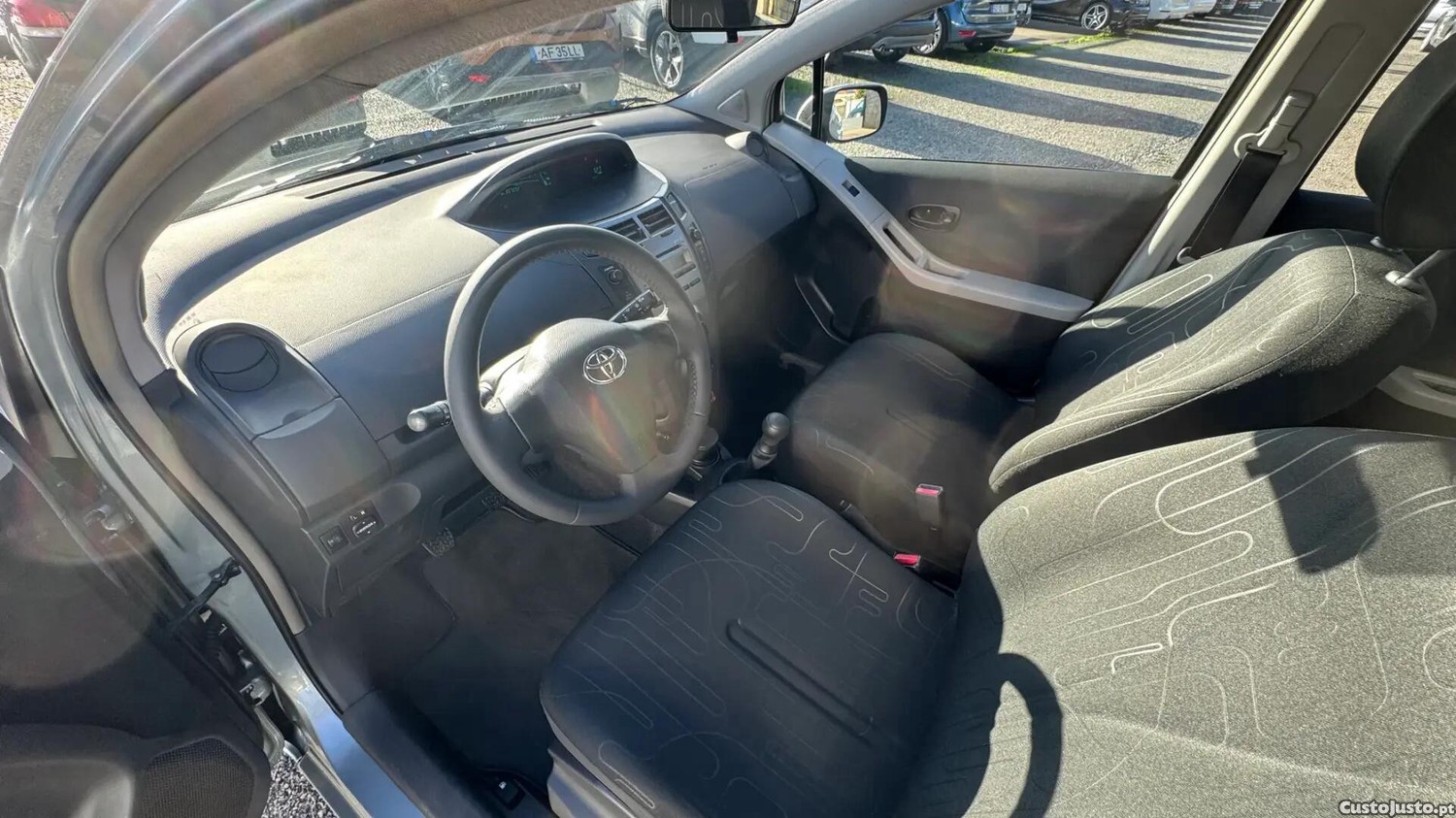 Toyota Yaris 1.0 VVT-i Comfort+AC — fotografia 18