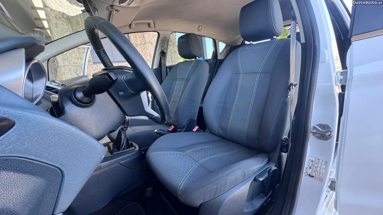Ford Fiesta 1.4 TDCI Titanium — fotografia 24